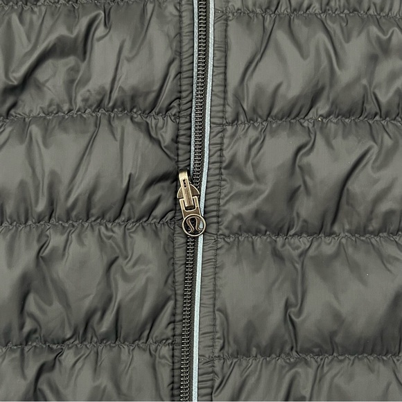 Lululemon Run: Turn Around Vest In Black / Gray size 6 - Picture 7 of 10